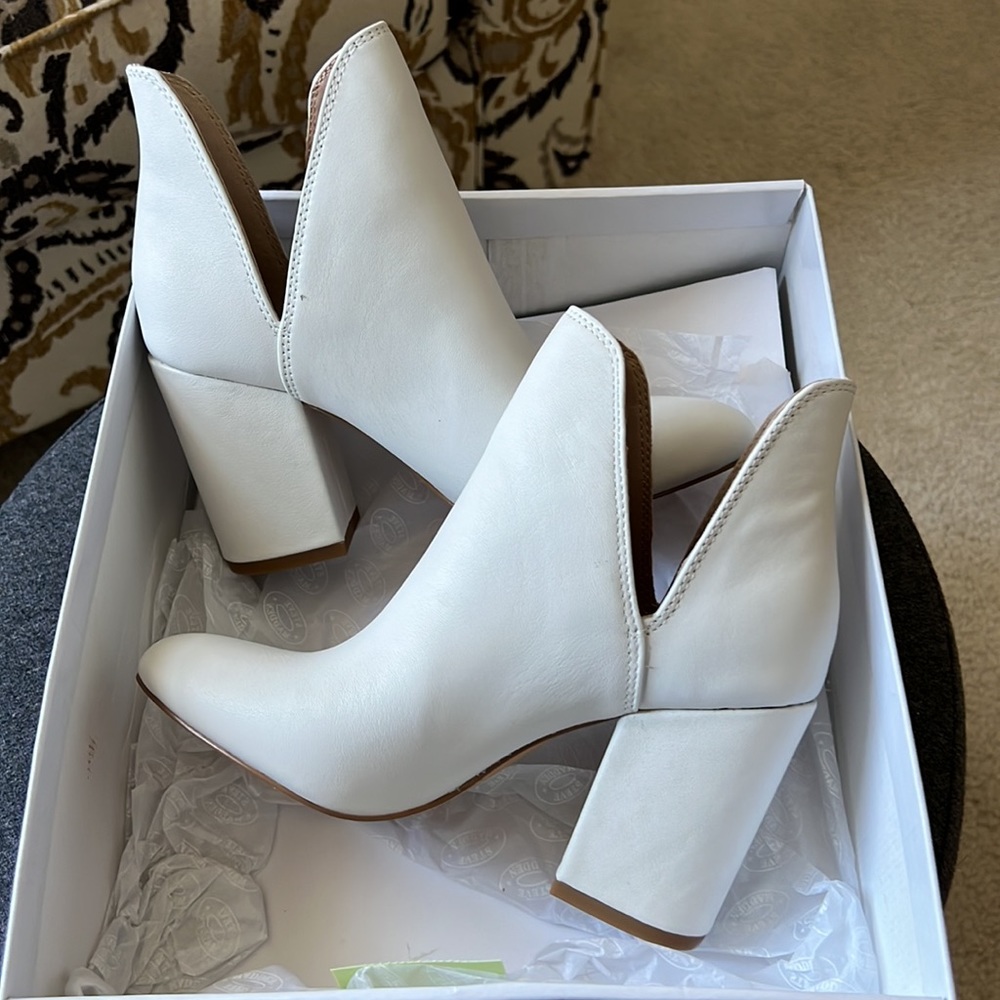 Steve Madden® White Leather Rookie Bootie - size 5 1/2. New in original box.